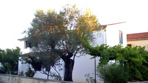 Property grounds - Apartment '3 Pax  Near Pebble Beach' with Balcony, Wi-Fi and Air Conditioning (Rovinj)