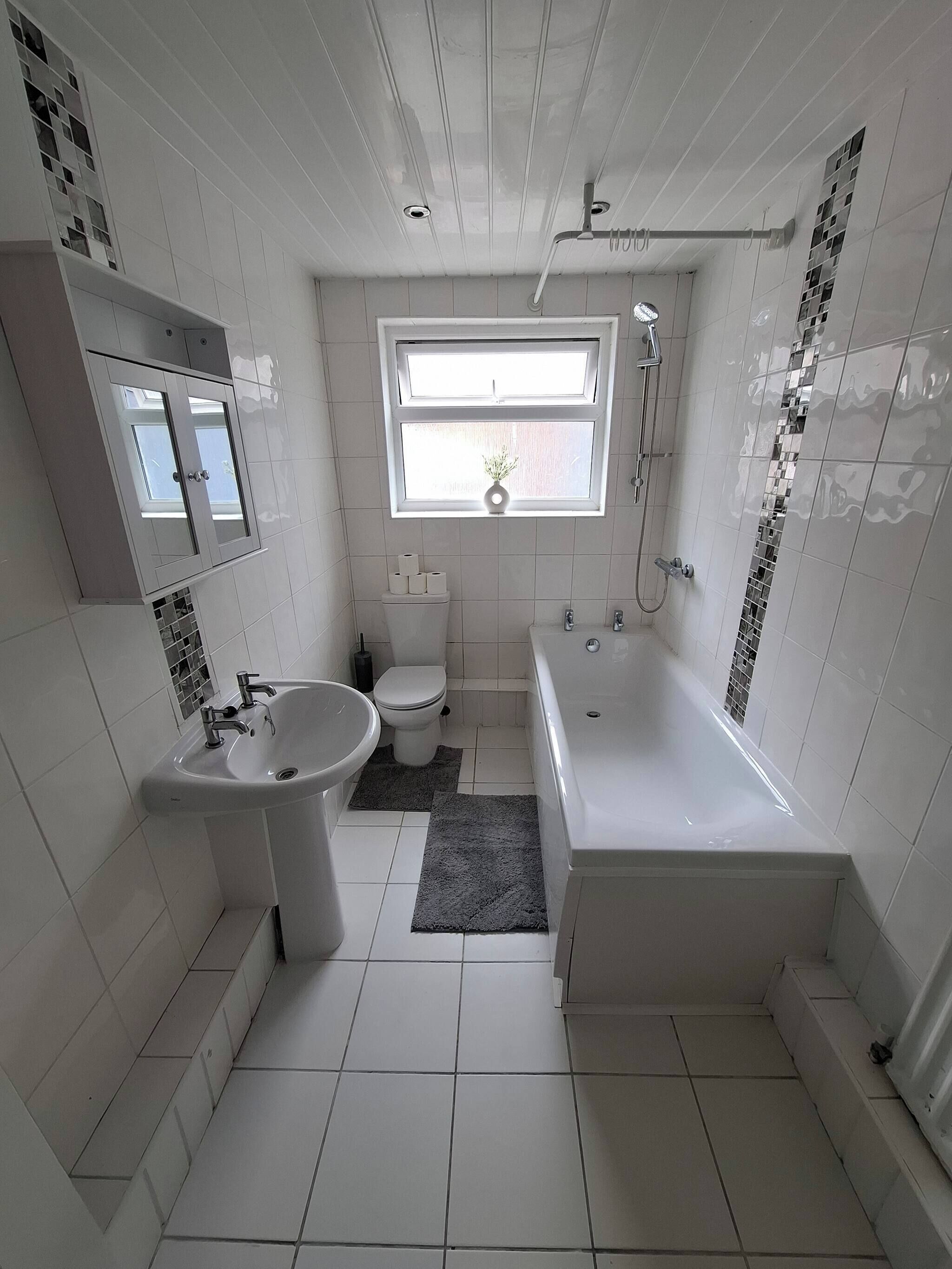 House, 4 Bedrooms | Bathroom