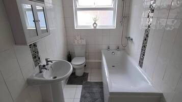 House, 4 Bedrooms | Bathroom