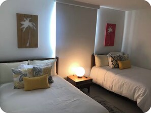 Room - 3-bedroom 3-bath, Jacuzzi, terrace, garden, apartment in soothing Noord with AC (Noord)