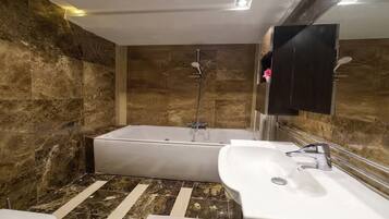 Apartment | Bathroom