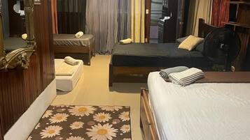 In-room safe, WiFi (free)