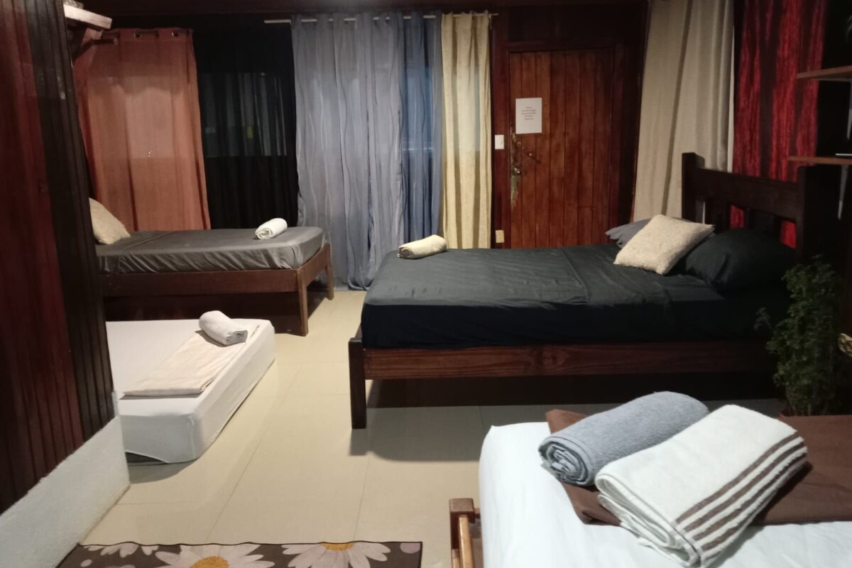 In-room safe, WiFi (free), bed sheets