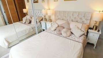 3 bedrooms, WiFi (free), individually decorated, individually furnished