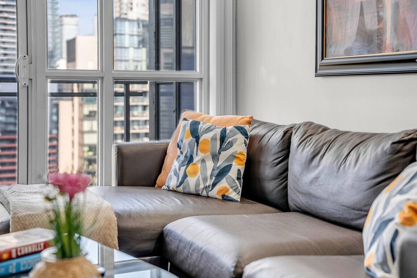 *Modern* Heart Of Downtown ~ Pool ~ Gym ~ Sauna - Toronto