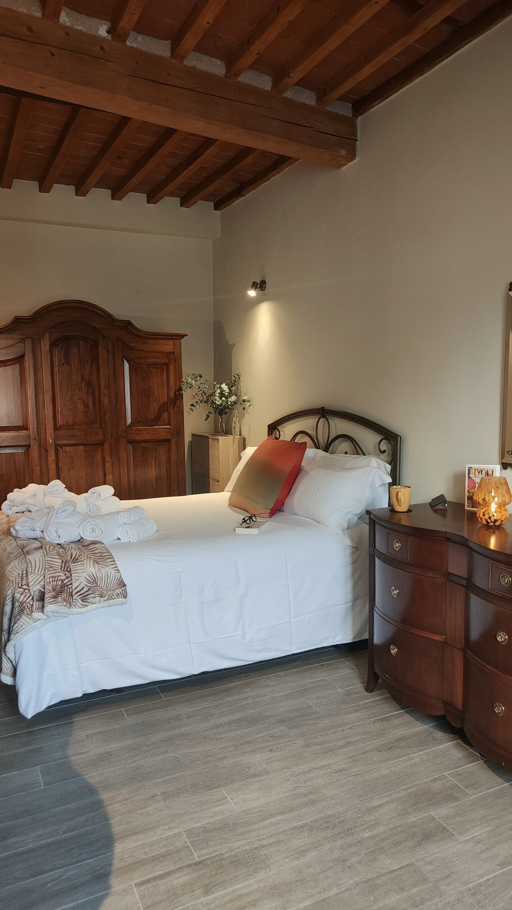 Ferros/tábuas de passar roupa, Wi-Fi, roupa de cama