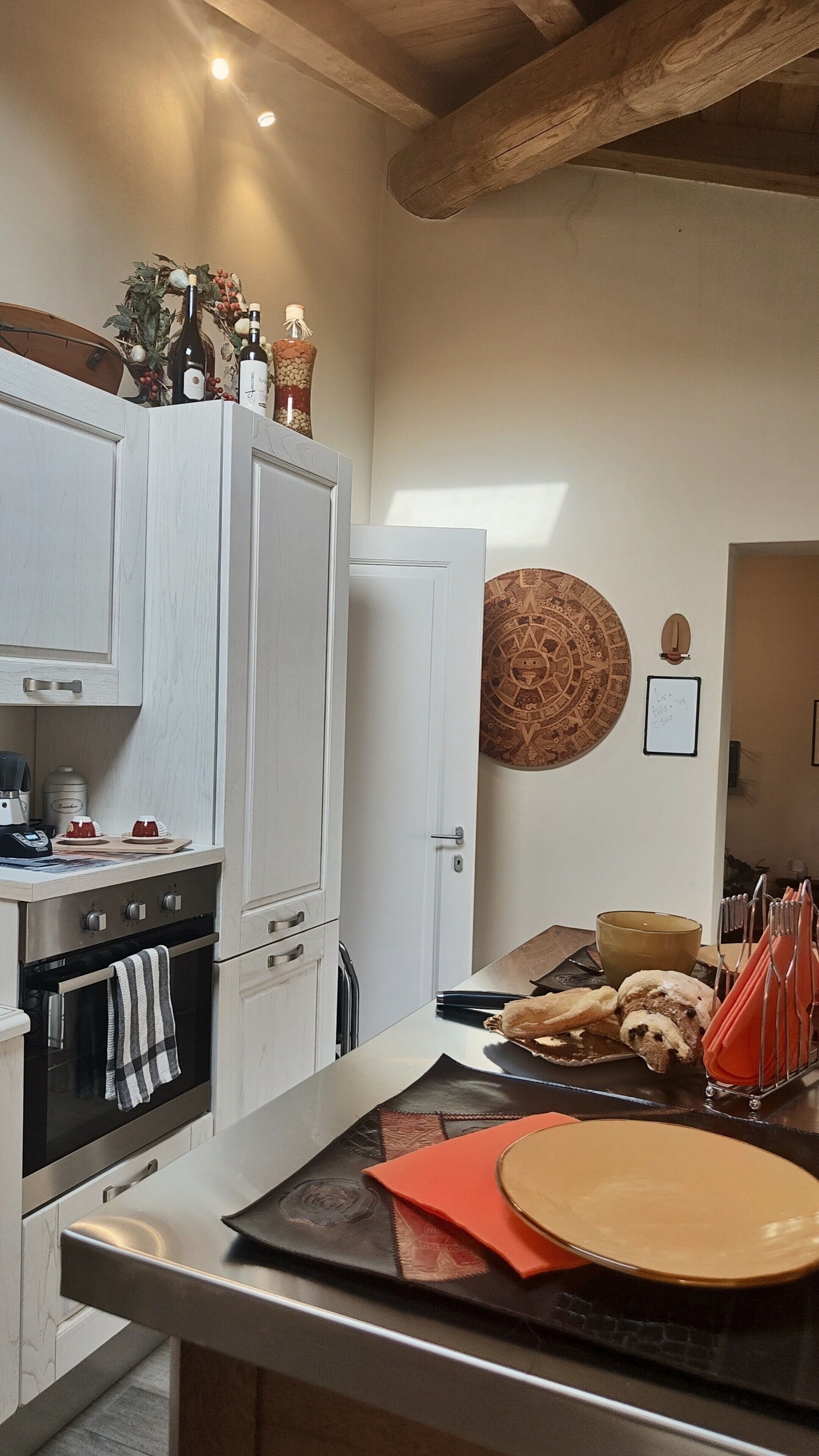 Coffee/tea maker, fridge, oven, stovetop