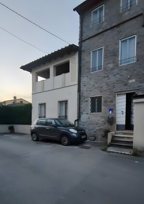 Exterior - Dimora Di Adelina - Wine Hills: balcony, Wi-Fi, air conditioning (Lucca)