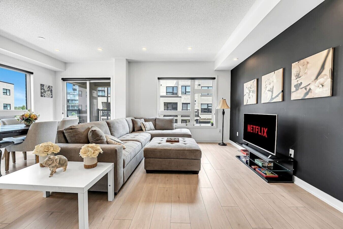 *Comfortable* 3 Bedroom Home In Safe Family Area - Burlington