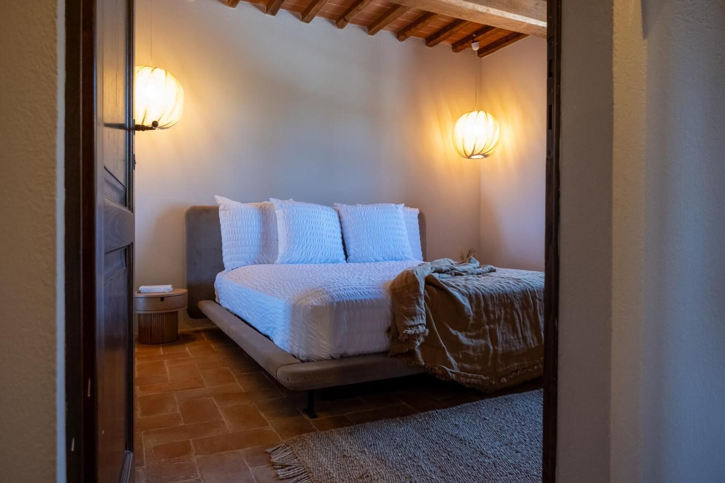 6 camere, Wi-Fi, lenzuola