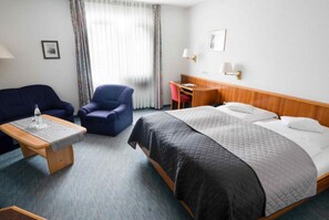 Standard-Doppelzimmer | Schreibtisch, kostenloses WLAN