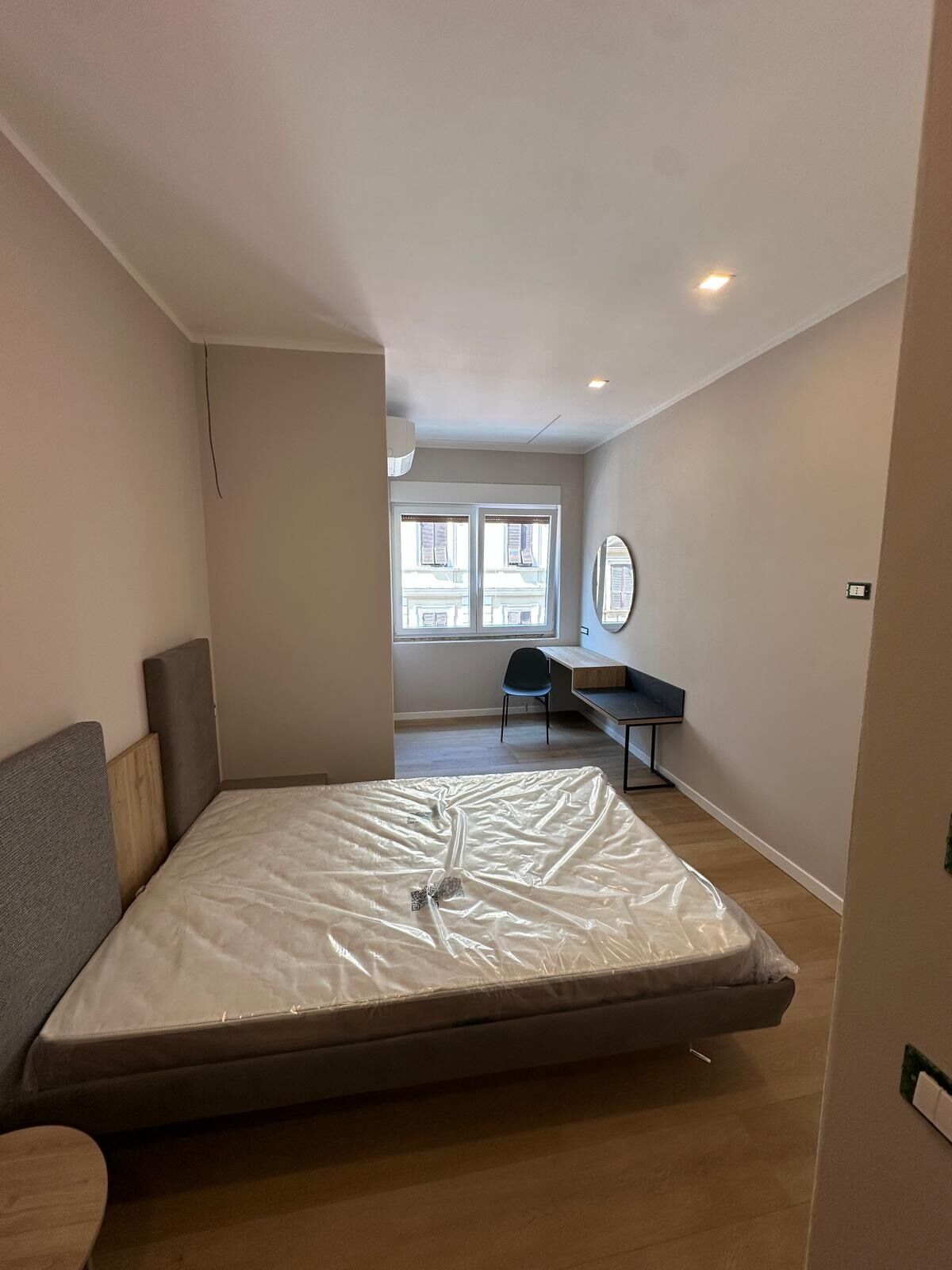 In-room safe, desk, laptop workspace, soundproofing