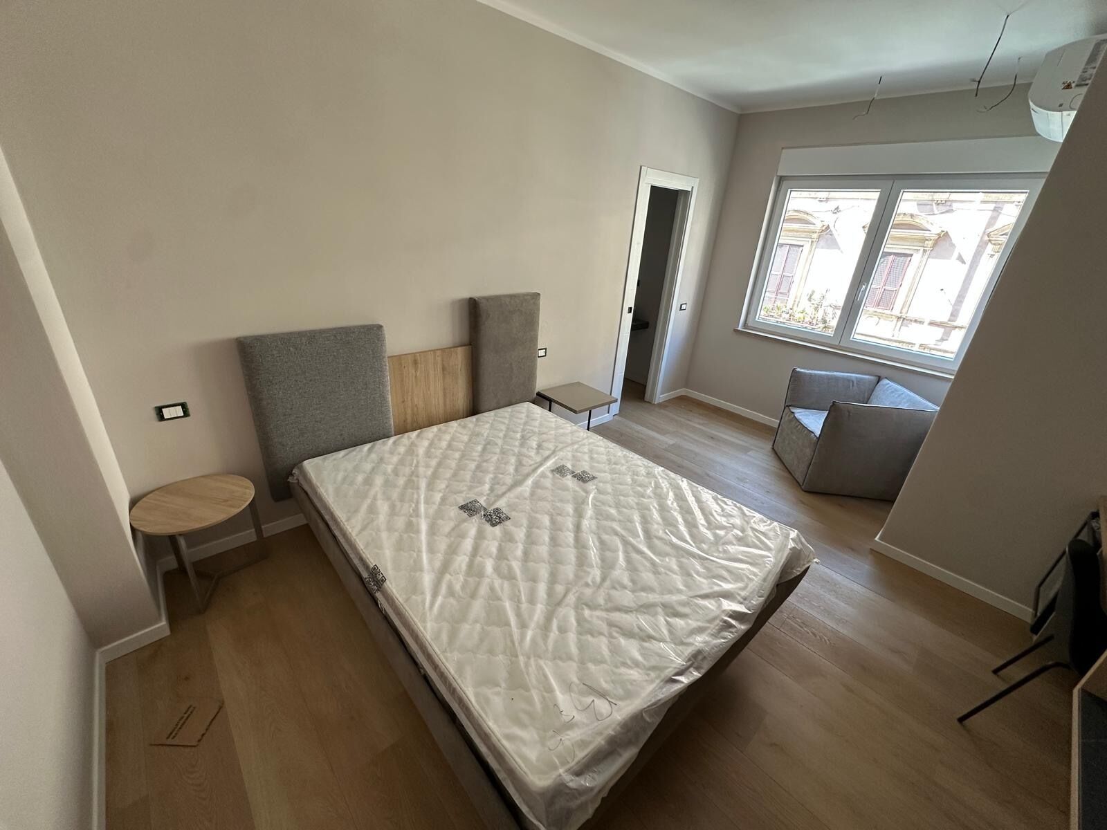 In-room safe, desk, laptop workspace, soundproofing