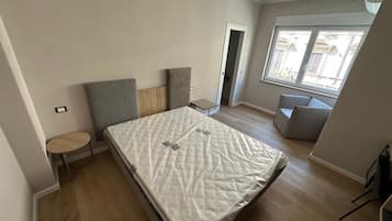 In-room safe, desk, laptop workspace, soundproofing