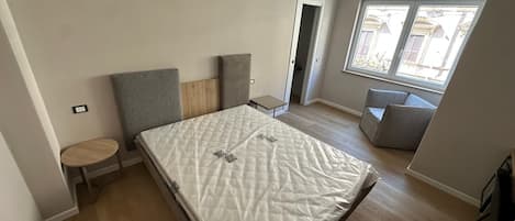 In-room safe, desk, laptop workspace, soundproofing
