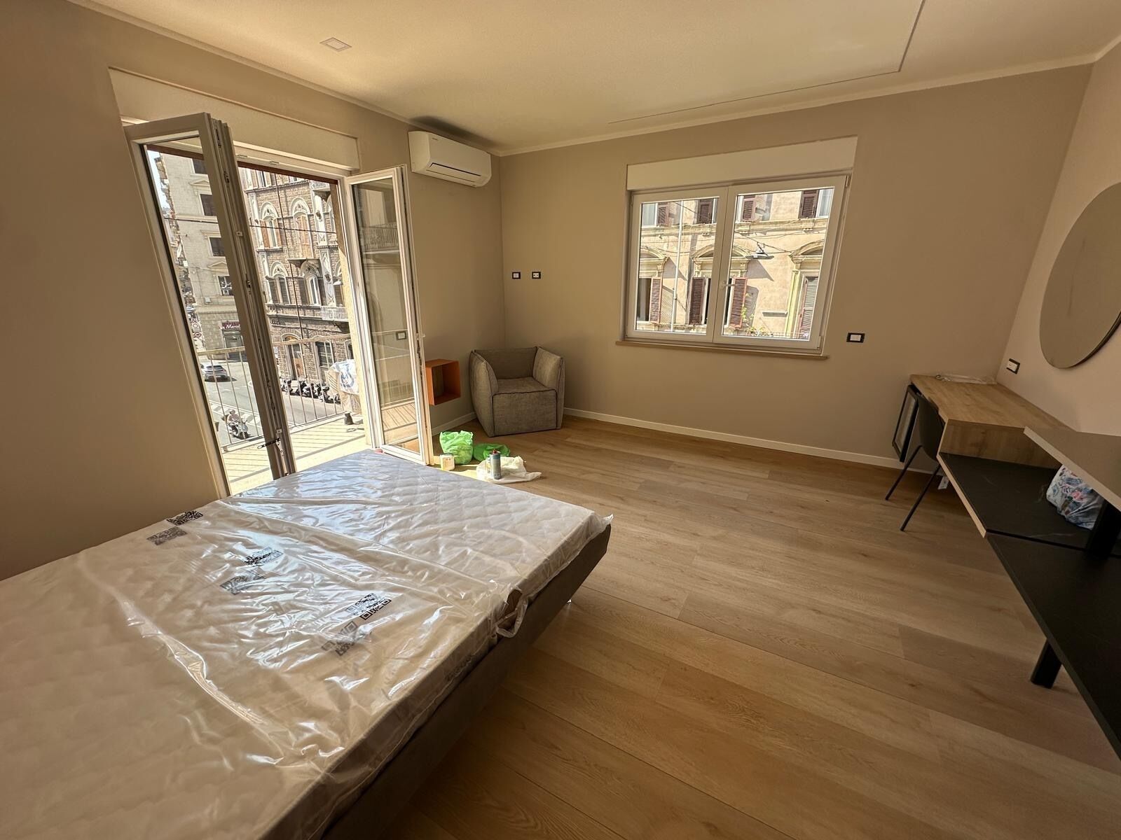In-room safe, desk, laptop workspace, soundproofing