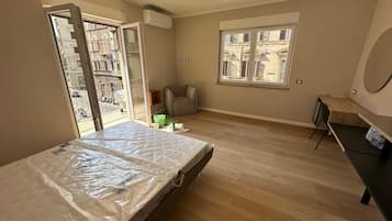 In-room safe, desk, laptop workspace, soundproofing