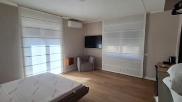Deluxe Room, Balcony