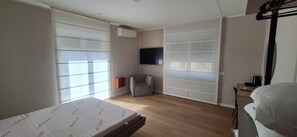 Deluxe Room, Balcony | In-room safe, desk, laptop workspace, soundproofing - Lyda Bed&Room (La Spezia)