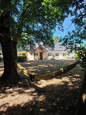 Exterior - Breton country house set in an enclosed park with century-old oak trees (Évellys)