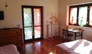 WiFi, bed sheets - Room 'Garden' with Shared Terrace, Wi-Fi and Air Conditioning (Fonte Nuova)