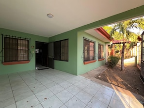 Property grounds - Cozy 3BR AC home in Liberia, Costa Rica! Perfect for families & workers (Liberia)