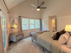 WiFi, bed sheets - Haysy Hollow House, Fire Pit, Backyard (Eureka Springs)
