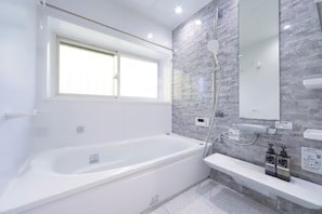 House, 1 Bedroom, Non Smoking, Patio | Bathroom | Separate tub and shower, jetted tub, hair dryer, slippers - GREEN HOUSE CC1 (Oamishirasato)