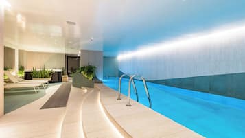 Una piscina techada