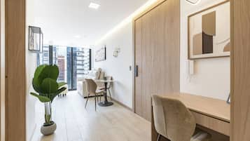 Deluxe Suite, Haiwan Kesayangan Dibenarkan, City View | Bahagian dalam