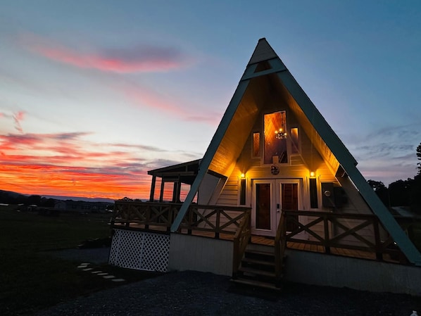 A triangular-shaped building with a porch and a staircase leading to the entrance. - Newly built cabin by Luray Caverns/Shenandoah Natl Park/Wedding Venues (Stanley)