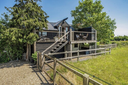 Hayloft, Sleeps 3 With Enclosed Terrace