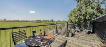 Hayloft-sleeps 3-with Enclosed Terrace