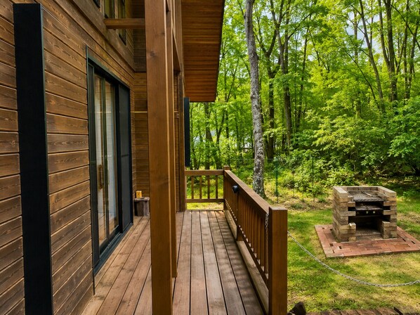 A wooden deck with a view of a forest. - SPAHA Kitakaruizawa YB1 (Agatsuma-gun Tsumagoimura Oazakanaraaza)