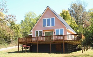 Exterior - Charming two bedroom cottage in Leslie with sunset views (Leslie)