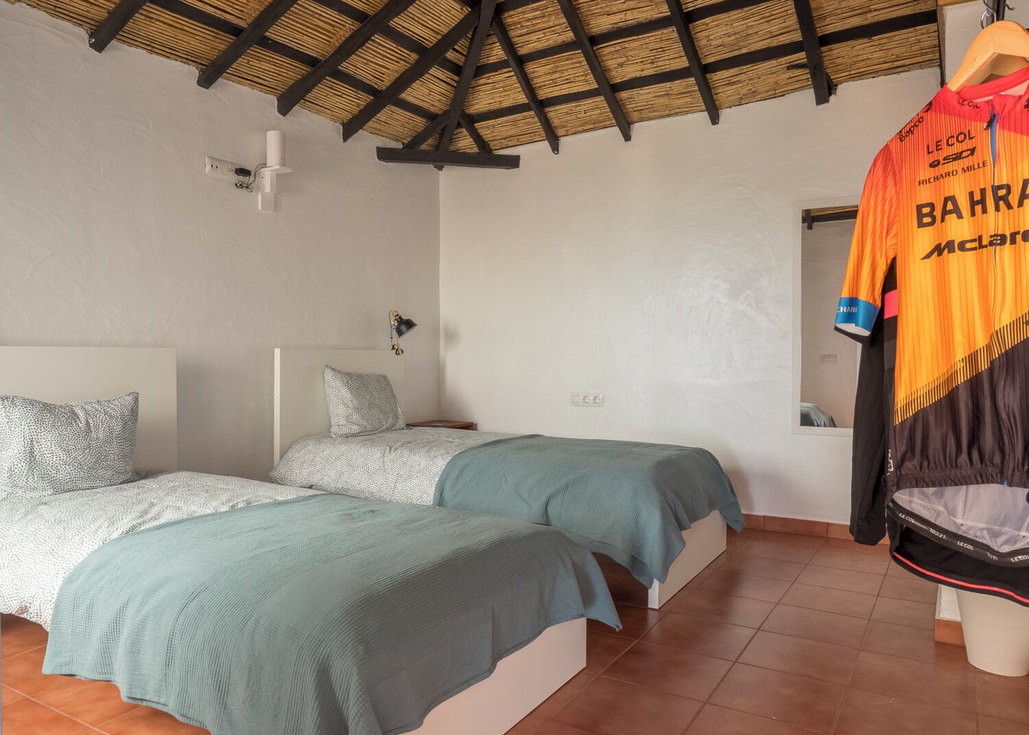 4 bedrooms, iron/ironing board, WiFi (free), bed sheets