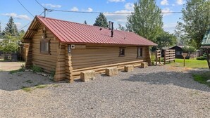 Exterior - Montana Cabin close to downtown (Red Lodge)
