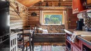 Private kitchen - Montana Cabin close to downtown (Red Lodge)
