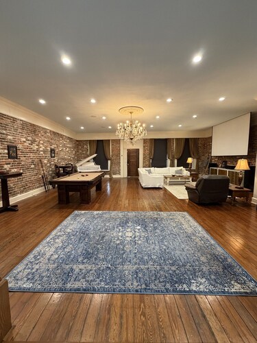 3-bedroom condo with pool in downtown Columbus