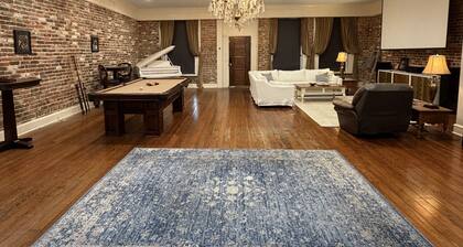 3-bedroom condo with pool in downtown Columbus