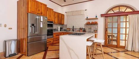 Coffee/tea maker, fridge, oven, stovetop