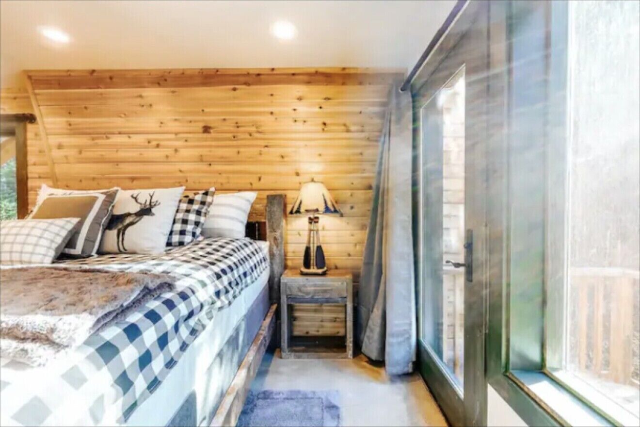 Travel crib