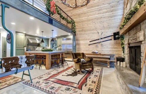 Luxury Mountain Modern / Hot tub near Brighton