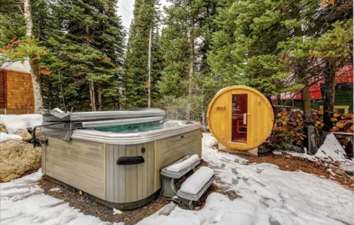 Outdoor spa tub