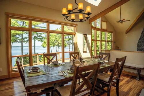 Lakefront Estate w/ Dock, Hot Tub & Bar/Game Room