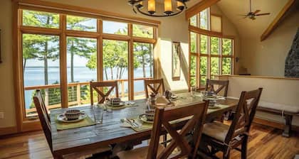 Lakefront Estate w/ Dock, Hot Tub & Bar/Game Room