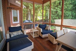 Outdoor dining - Lakefront Estate w/ Dock, Hot Tub & Bar/Game Room (Milton)