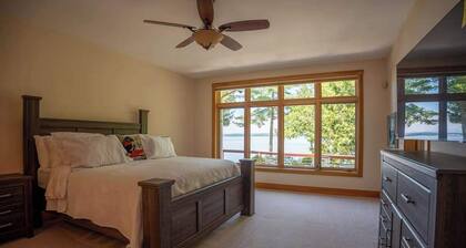 Lakefront Estate w/ Dock, Hot Tub & Bar/Game Room