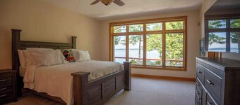 Lakefront Estate w/ Dock, Hot Tub & Bar/Game Room