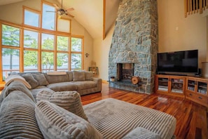 TV, fireplace - Lakefront Estate w/ Dock, Hot Tub & Bar/Game Room (Milton)